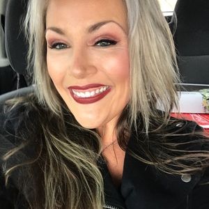 Meet your Posher, Niki